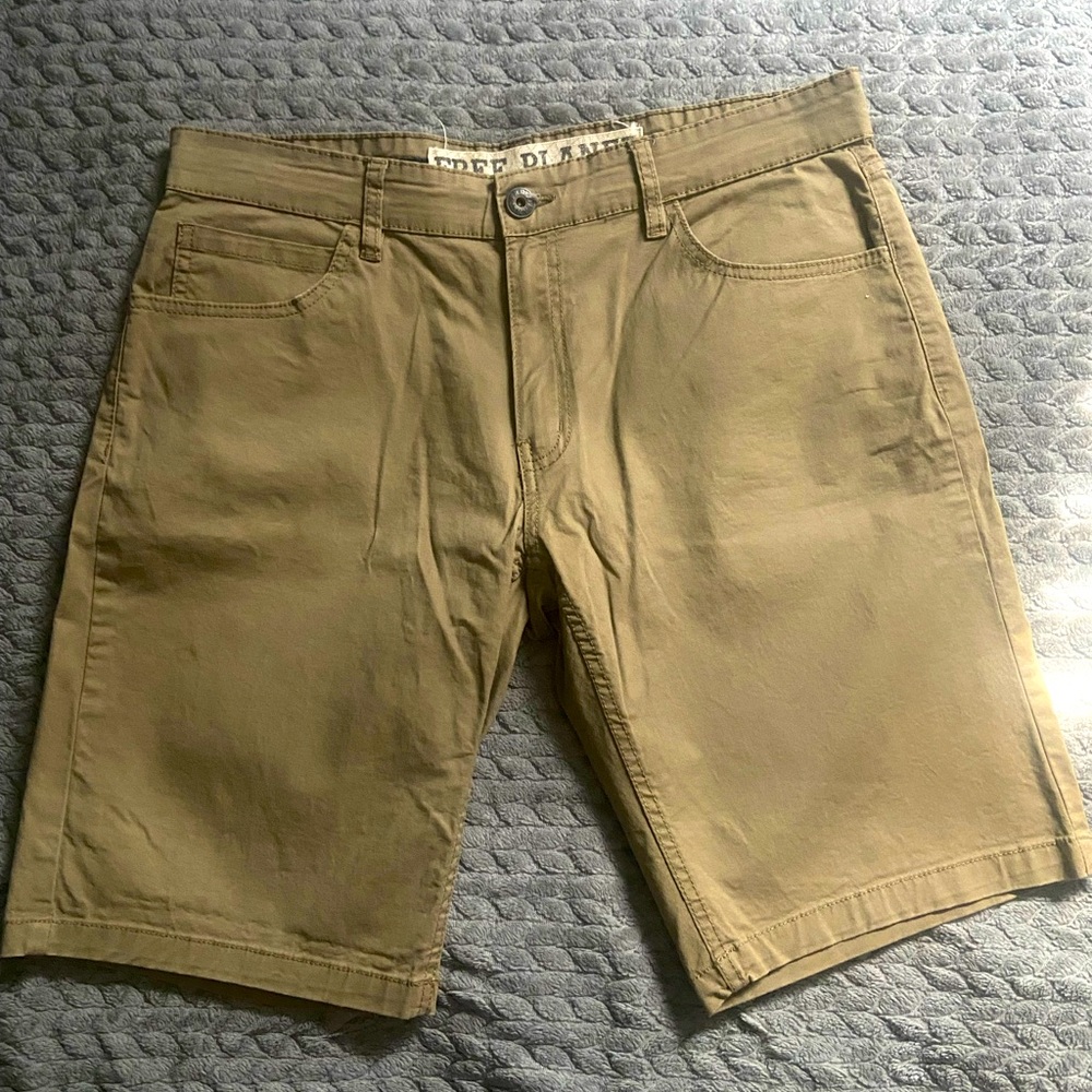 Free planet cargo shorts brand new never worn